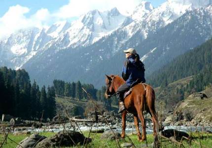 9-Day Kashmir Panorama: Srinagar, Pahalgam & Gulmarg Bliss