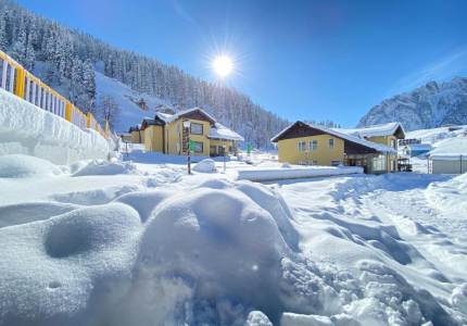 Chandigarh to Kashmir Dreams – Scenic Journey via Jammu, Srinagar & Pahalgam